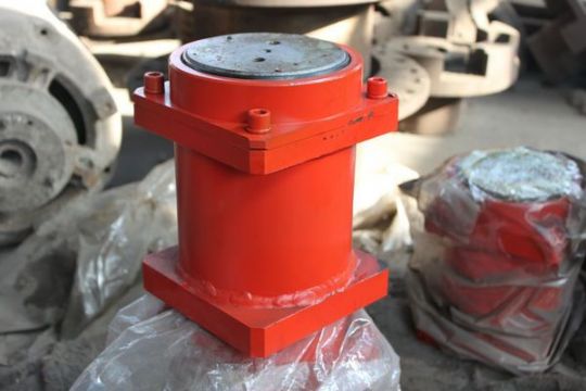 點擊查看詳細信息<br>標題：160掘進機漲緊油缸 閱讀次數：2187